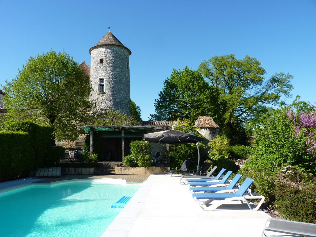 Magnificent 12th century Château with private golf course