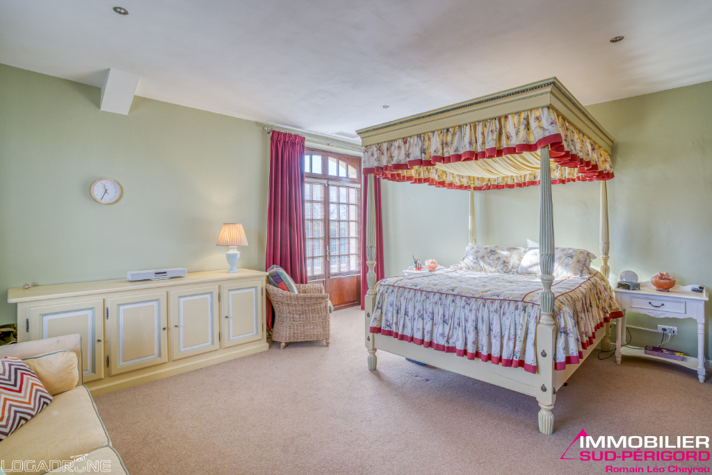 Propriété de prestige avec gîte, piscine et court de tennis