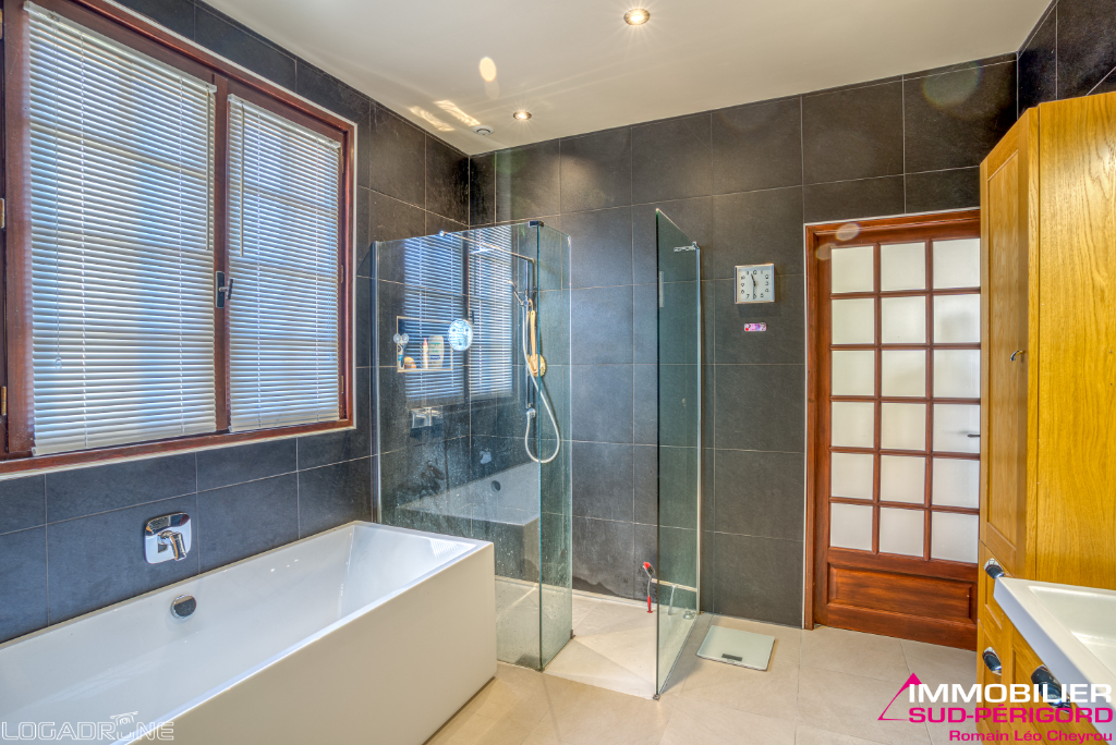 Propriété de prestige avec gîte, piscine et court de tennis
