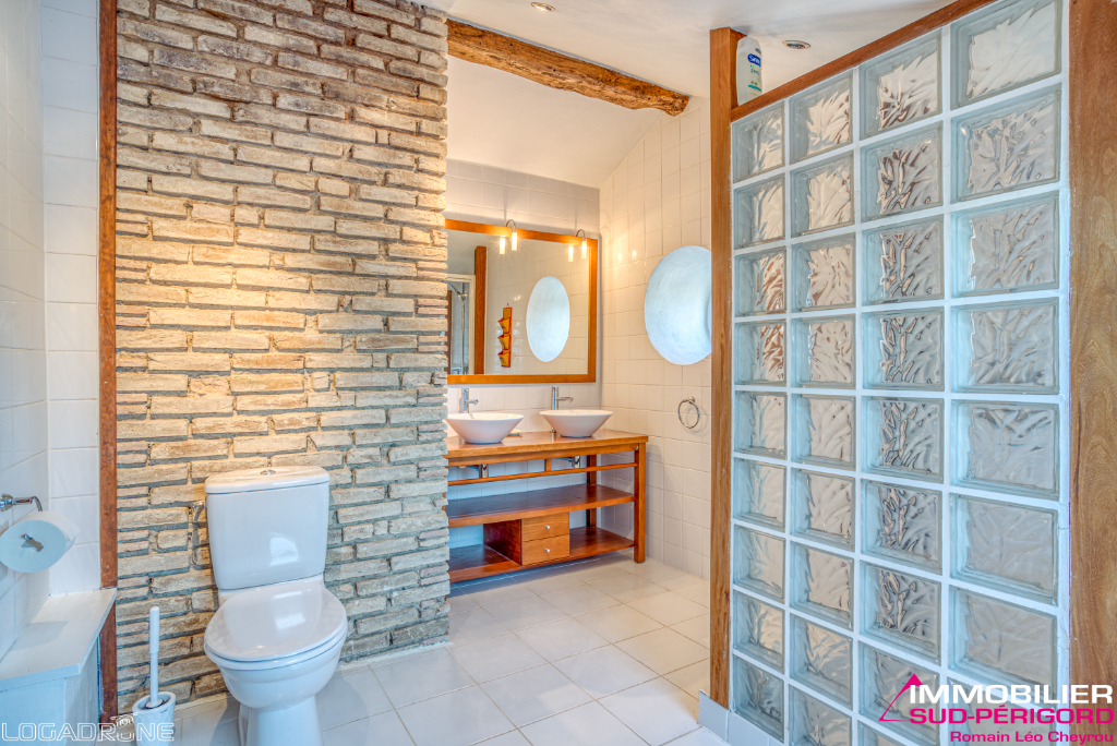 Propriété de prestige avec gîte, piscine et court de tennis