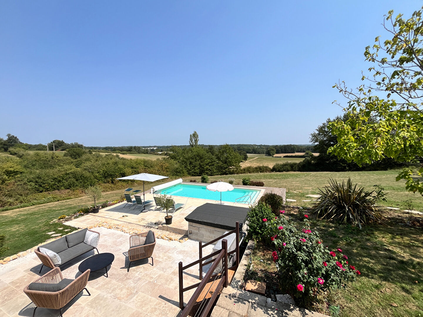 Maison rénovée avec piscine, et studio secteur Monpazier