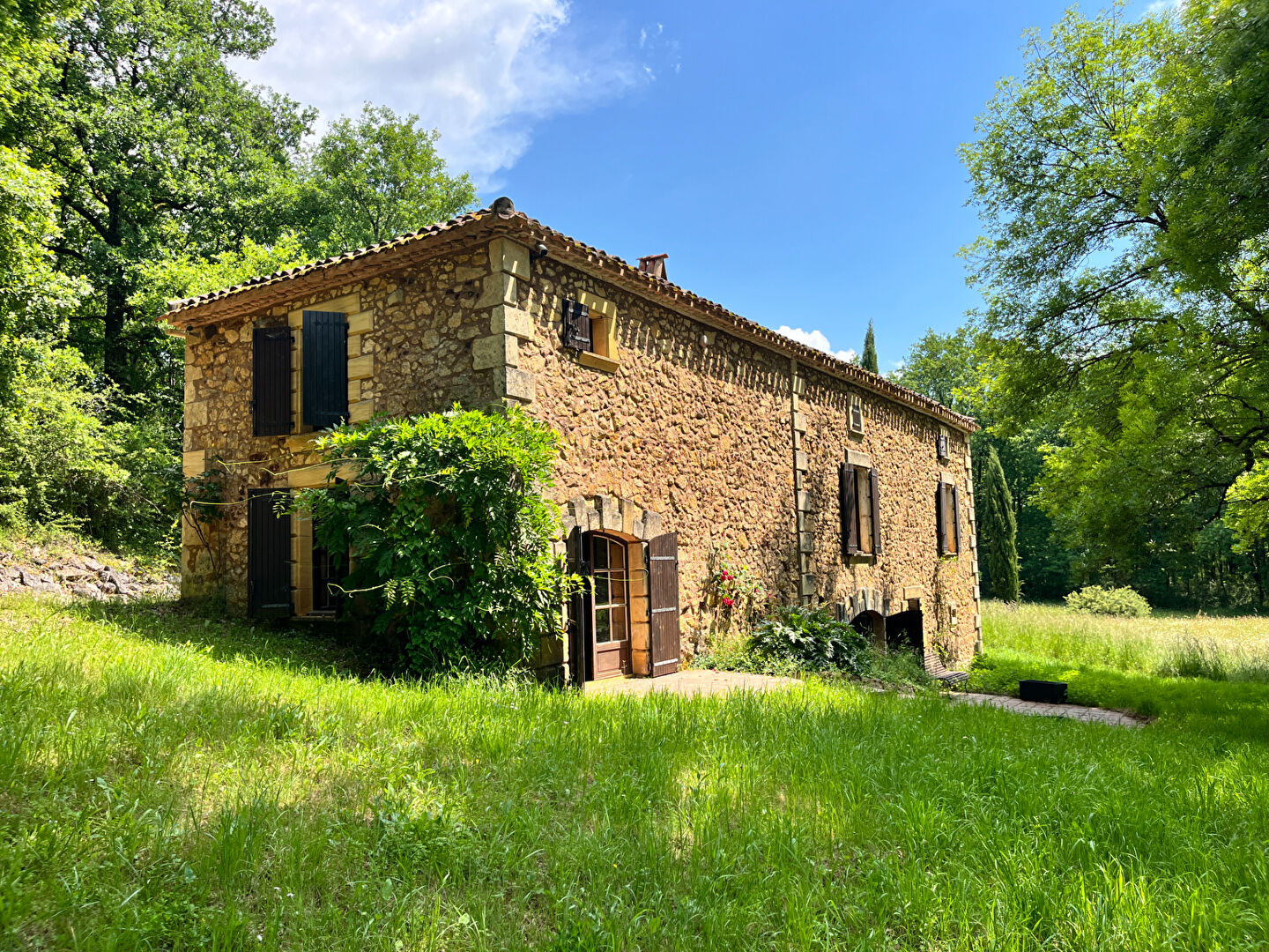 Photo Maison en pierre avec Gîte et piscine sur 4 hectares image 2/6