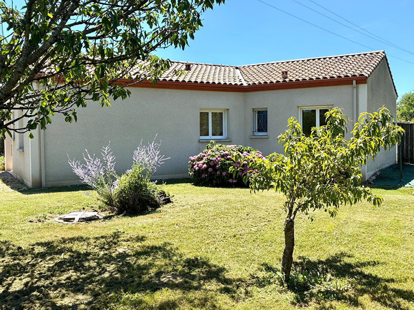 Maison de plain-pied avec piscine au Temple Sur Lot