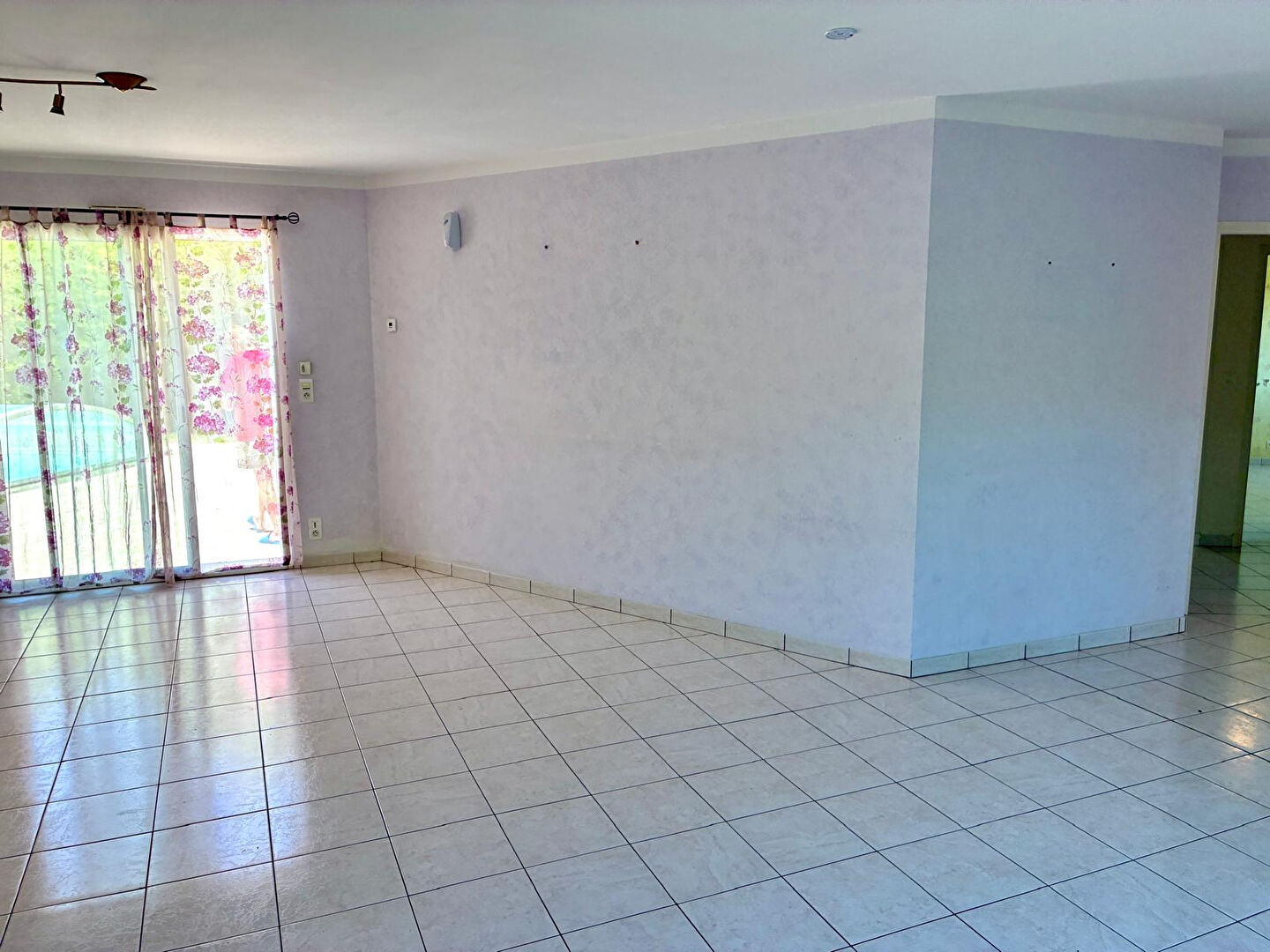 Maison de plain-pied avec piscine au Temple Sur Lot