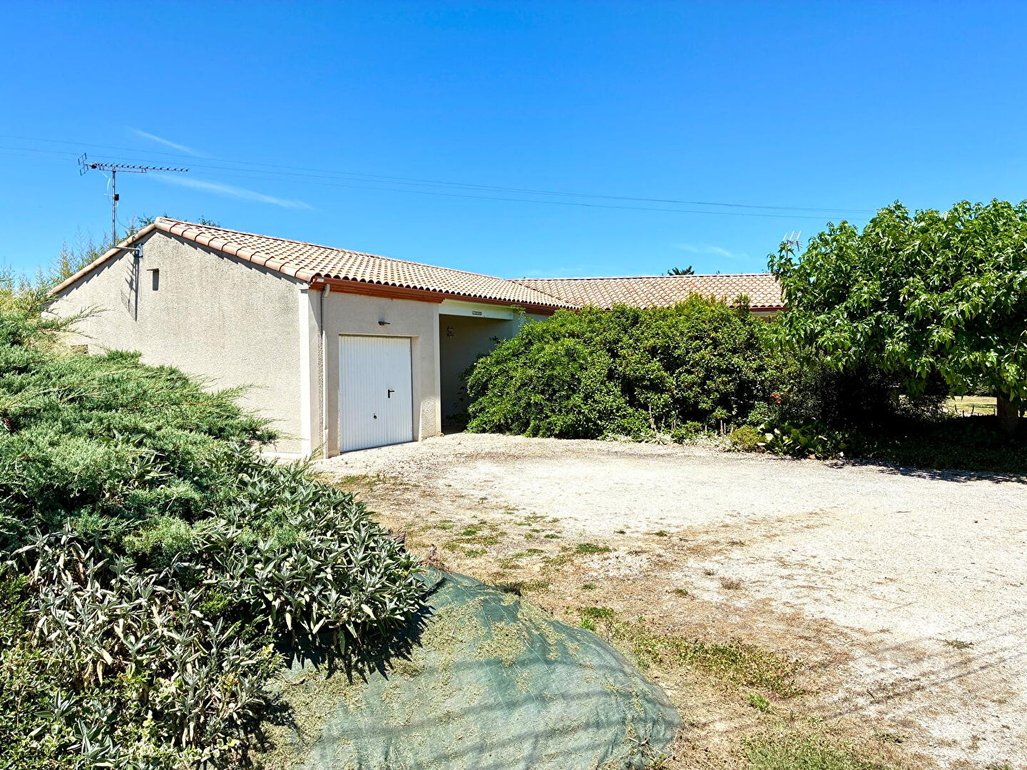 Maison de plain-pied avec piscine au Temple Sur Lot
