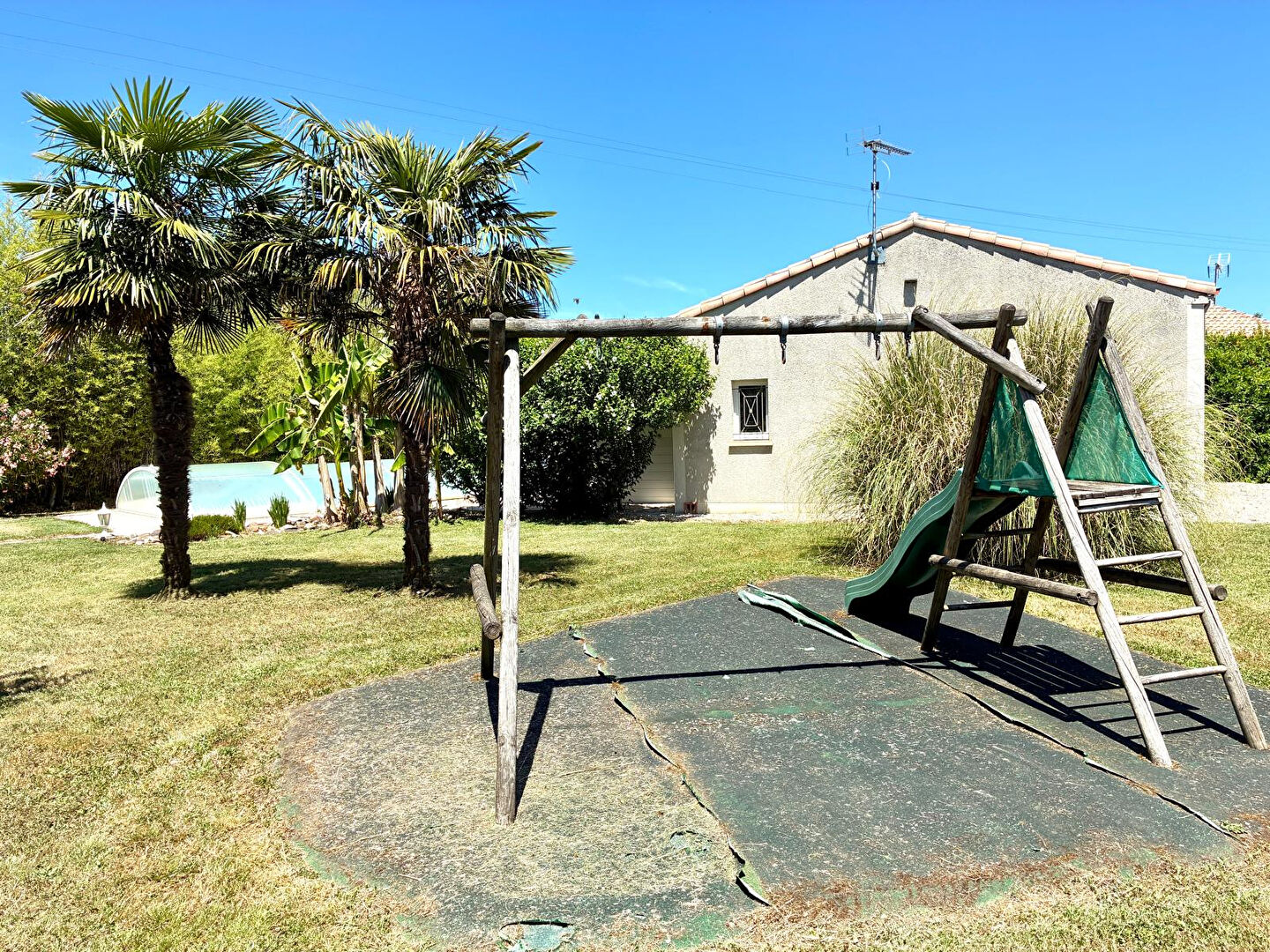 Maison de plain-pied avec piscine au Temple Sur Lot