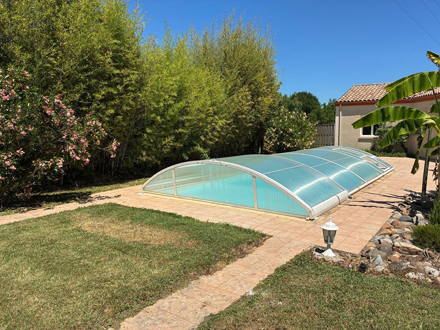 Maison de plain-pied avec piscine au Temple Sur Lot