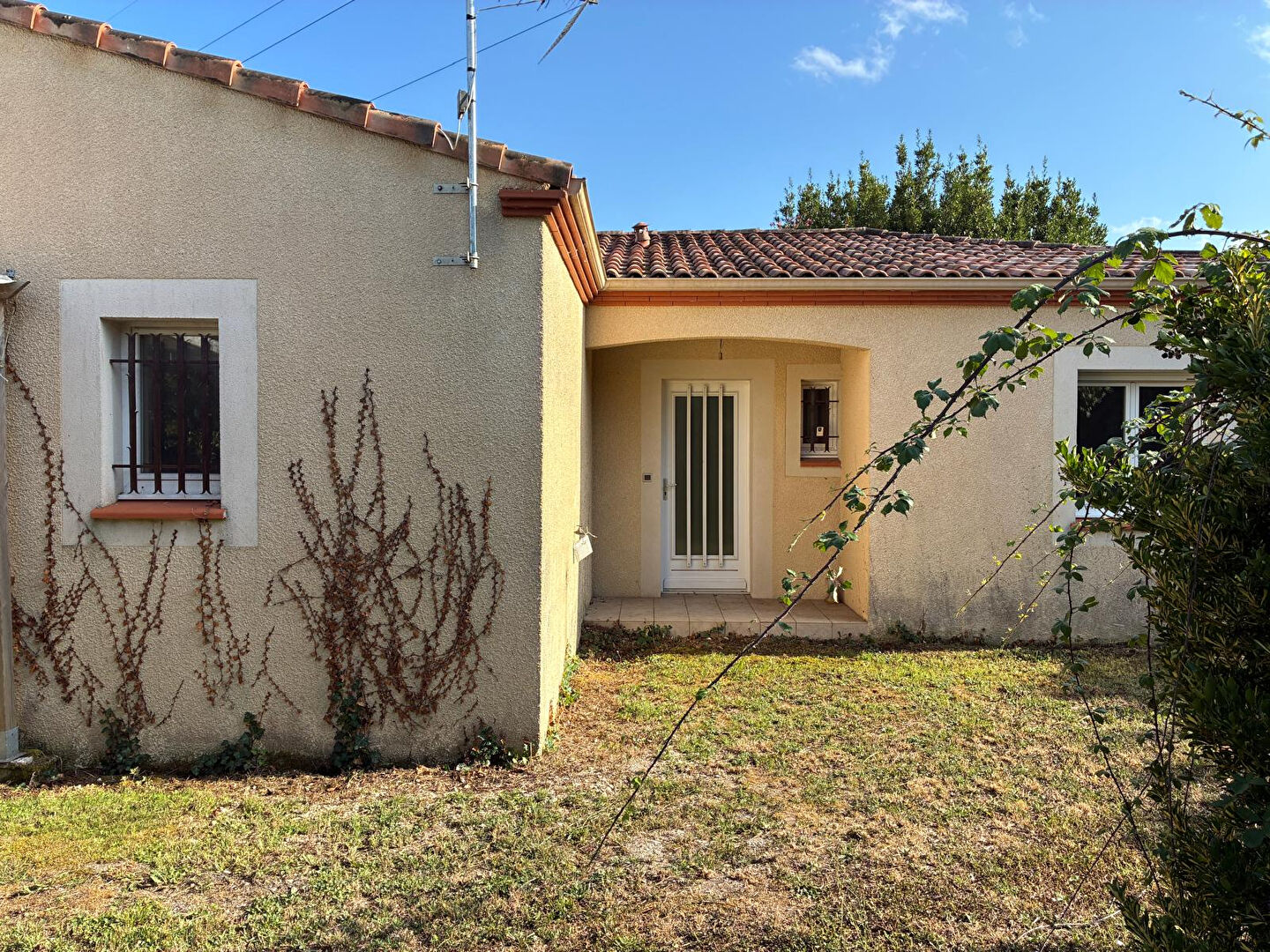 Single-story house in Saint Etienne de Fougères