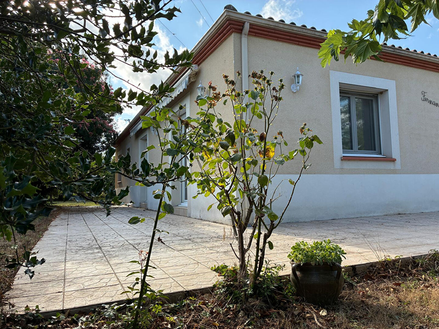 Single-story house in Saint Etienne de Fougères