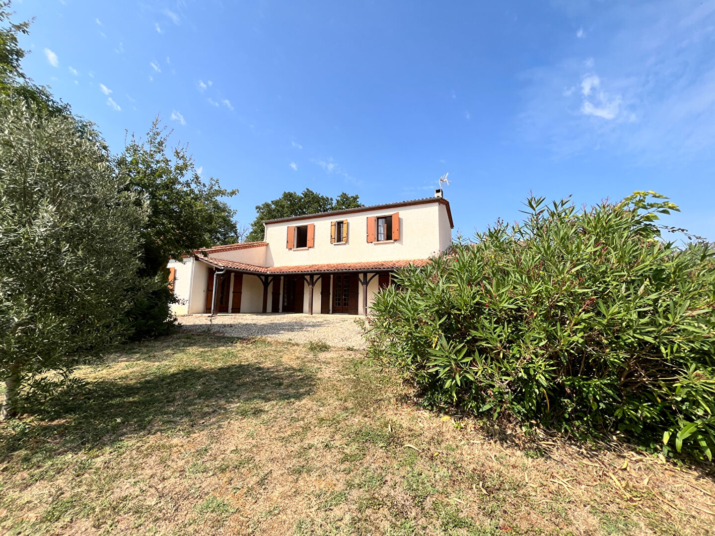 Maison spacieuse avec piscine, proche Villeréal