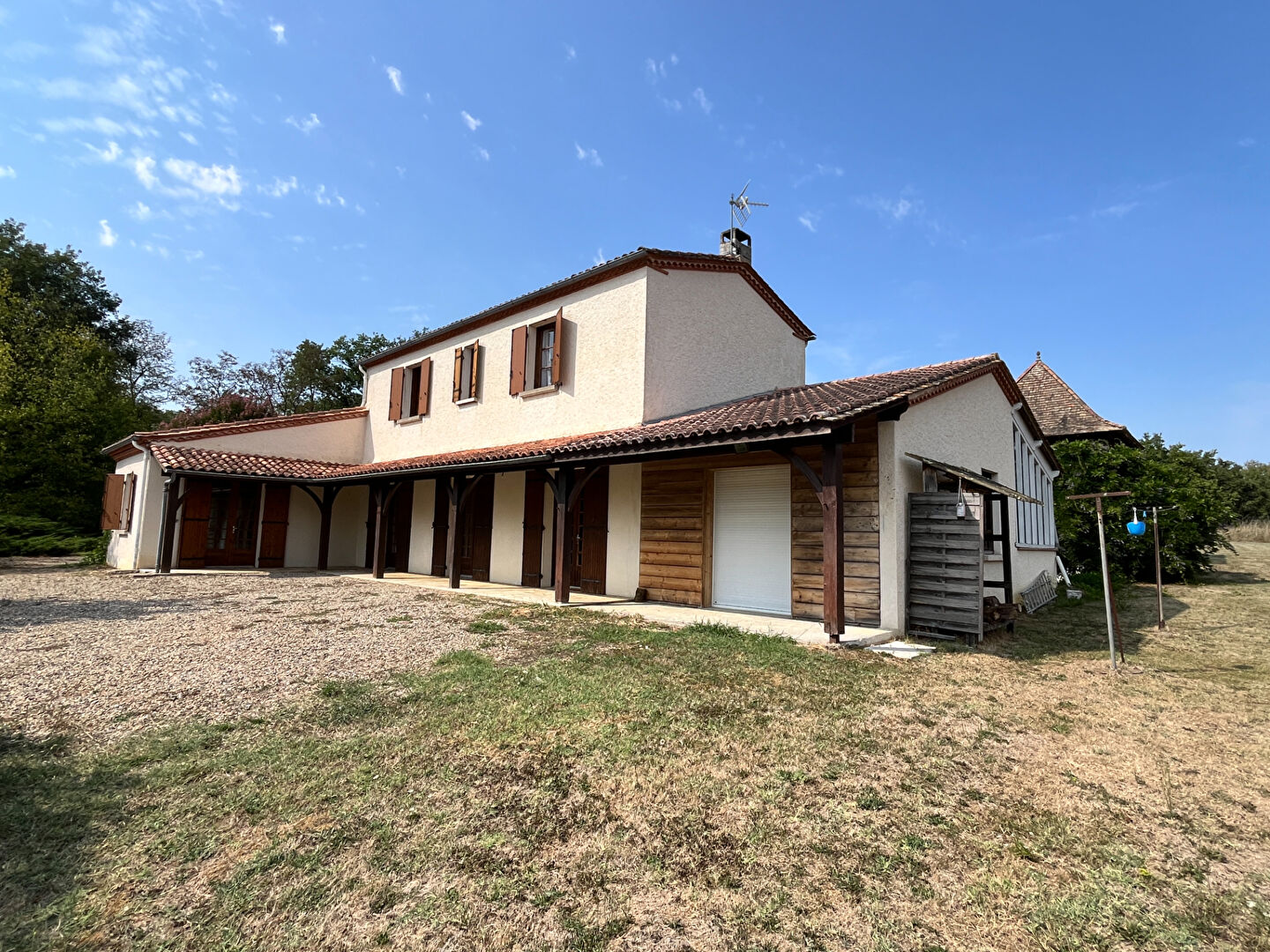 Maison spacieuse avec piscine, proche Villeréal