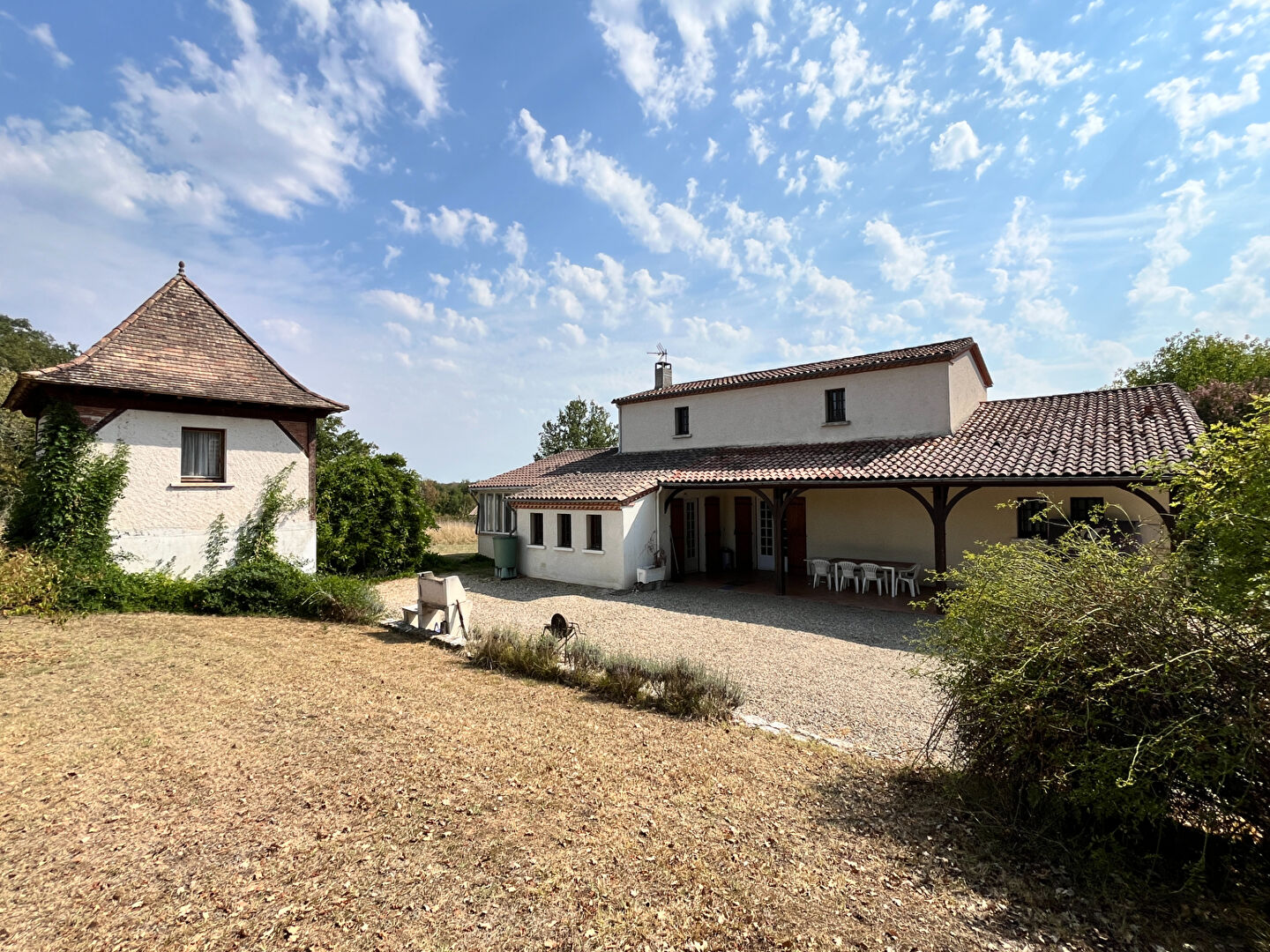Maison spacieuse avec piscine, proche Villeréal