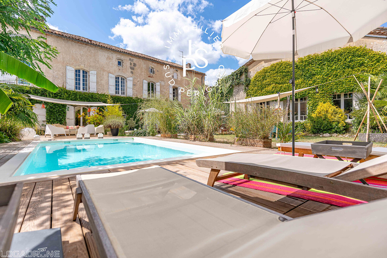Demeure de prestige en pierre  ideal projet chambres d hotes ou grande maison familiale