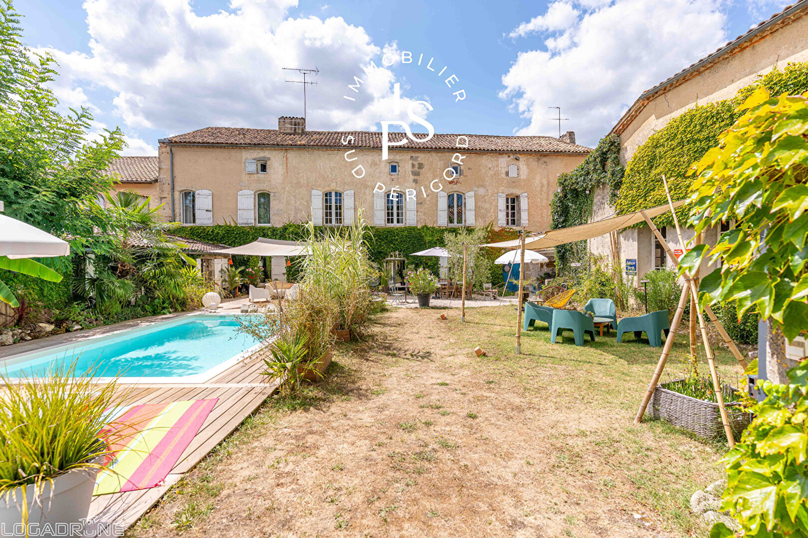 Demeure de prestige en pierre  ideal projet chambres d hotes ou grande maison familiale