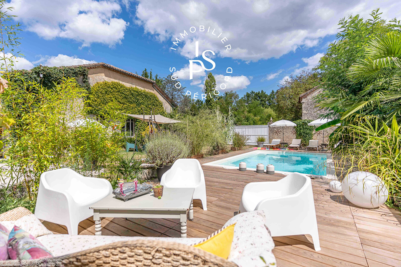 Demeure de prestige en pierre  ideal projet chambres d hotes ou grande maison familiale