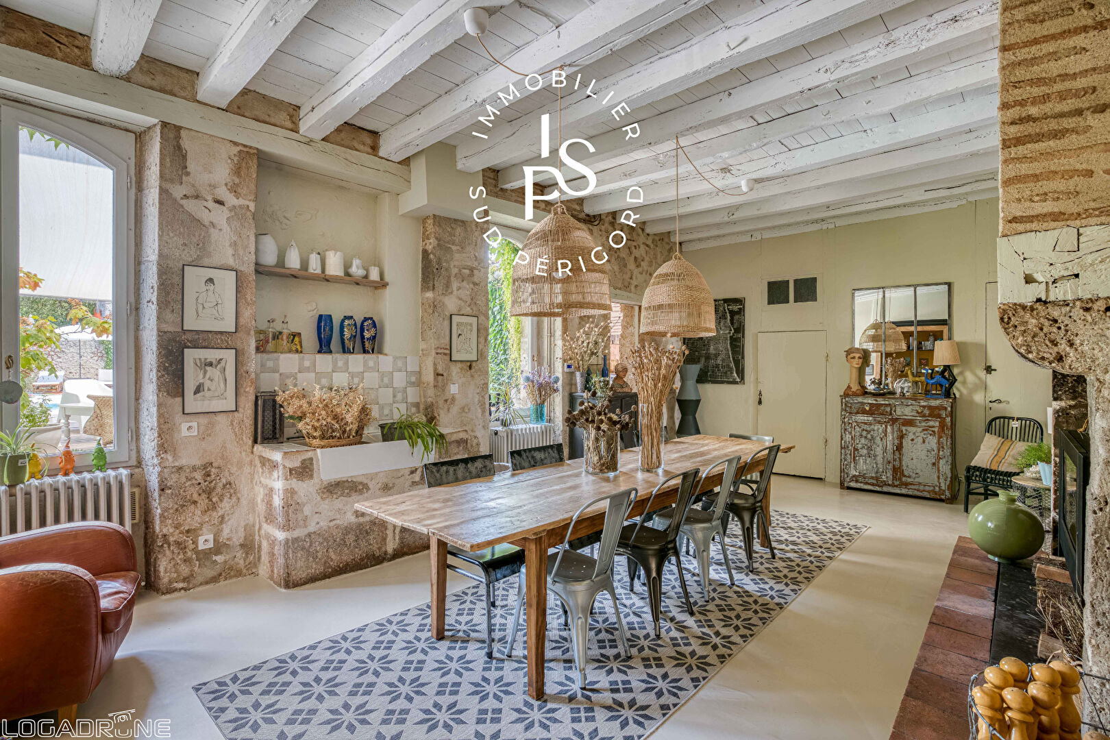 Demeure de prestige en pierre  ideal projet chambres d hotes ou grande maison familiale