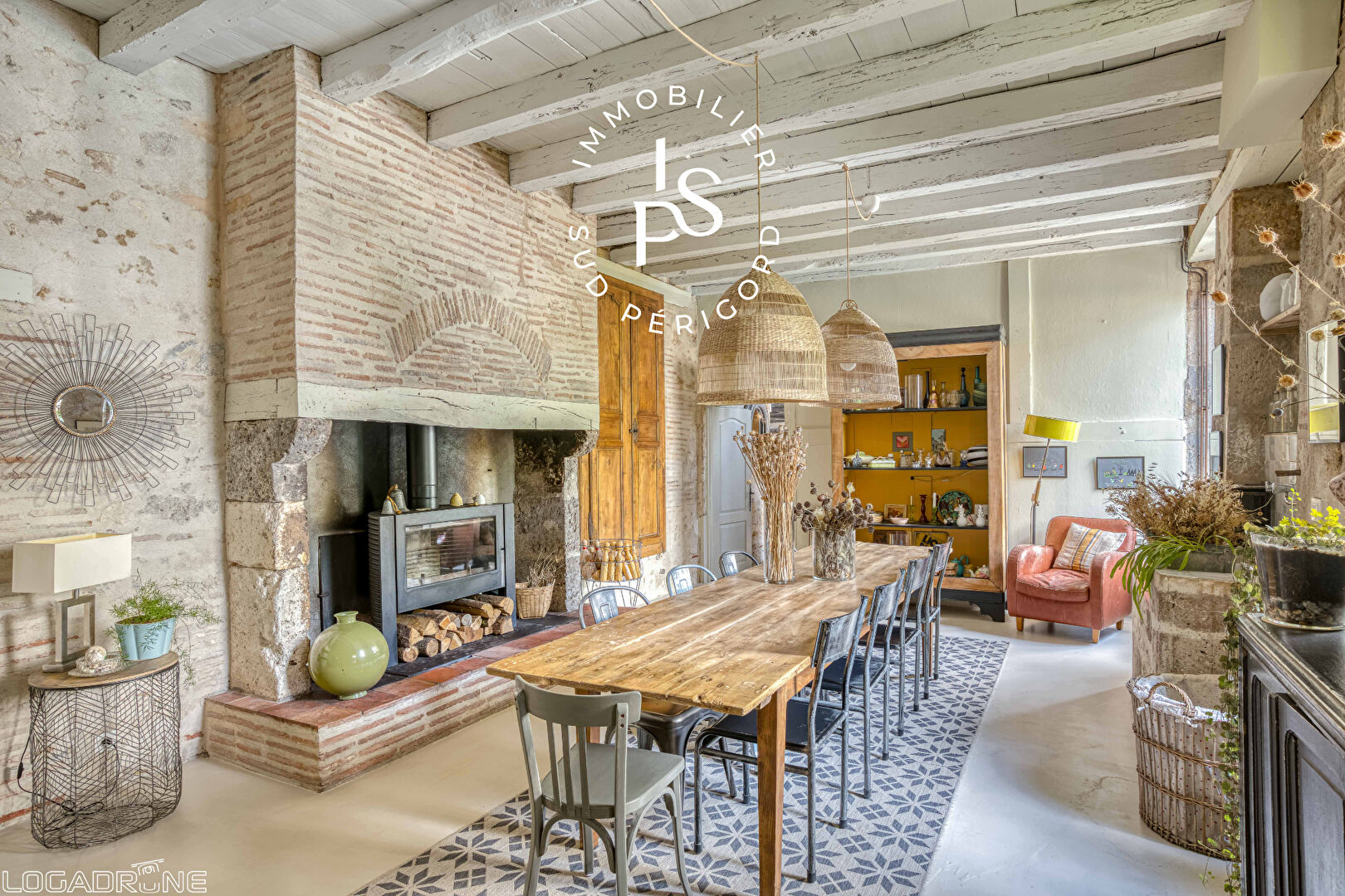 Demeure de prestige en pierre  ideal projet chambres d hotes ou grande maison familiale