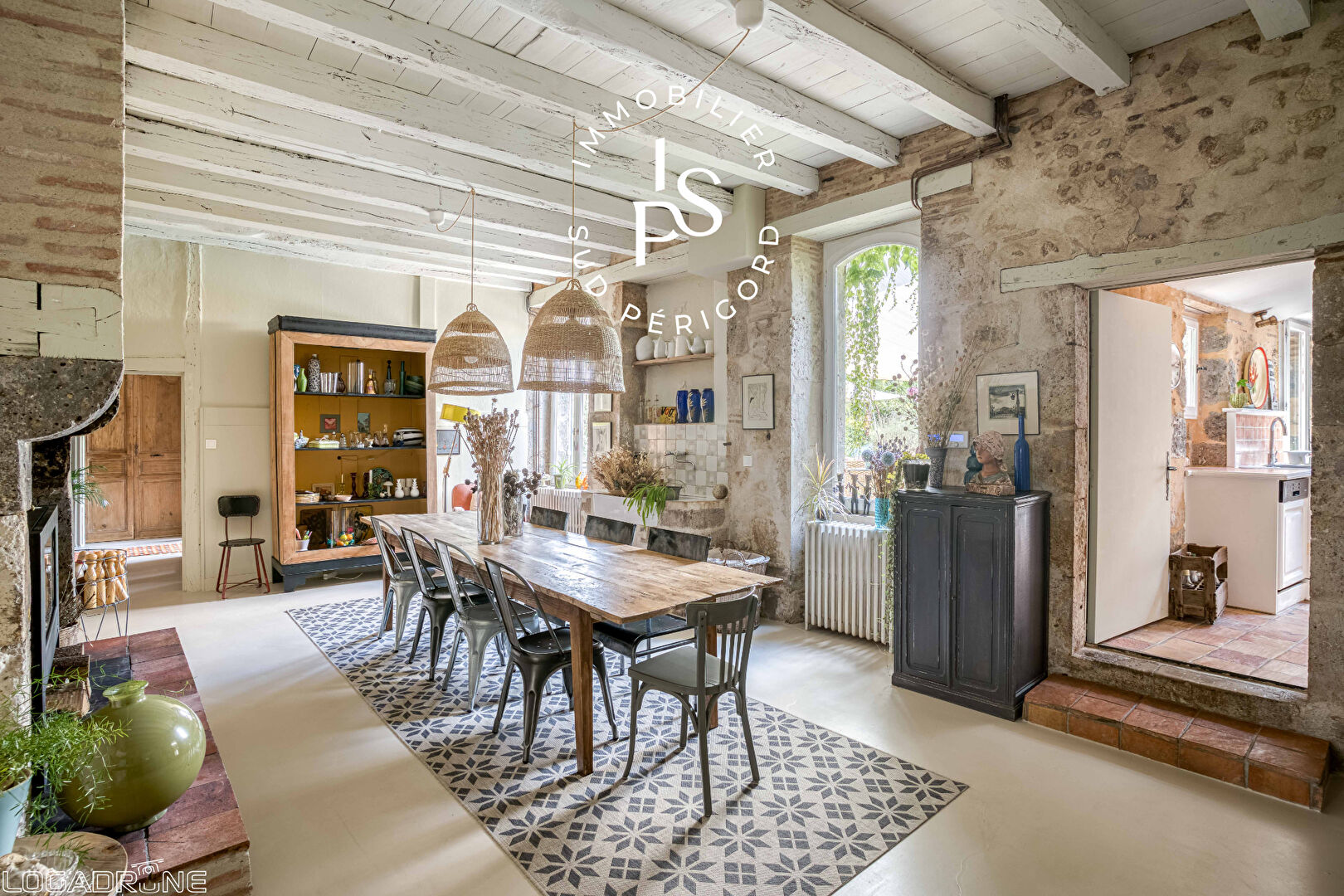 Demeure de prestige en pierre  ideal projet chambres d hotes ou grande maison familiale
