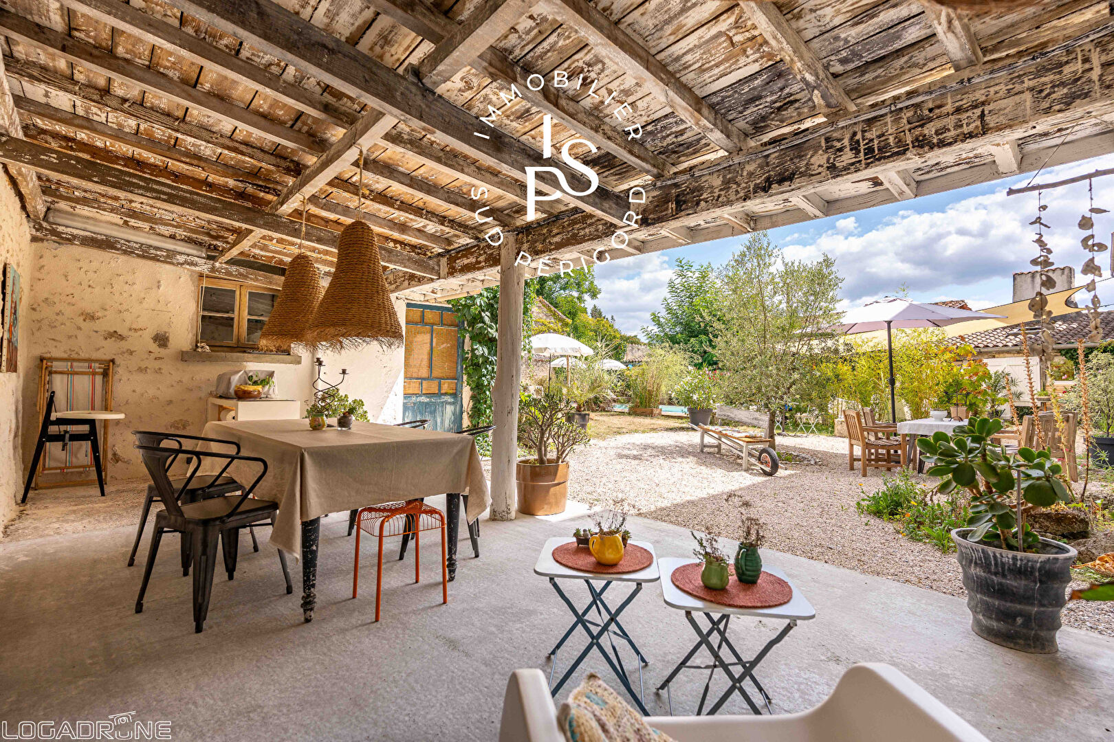Demeure de prestige en pierre  ideal projet chambres d hotes ou grande maison familiale