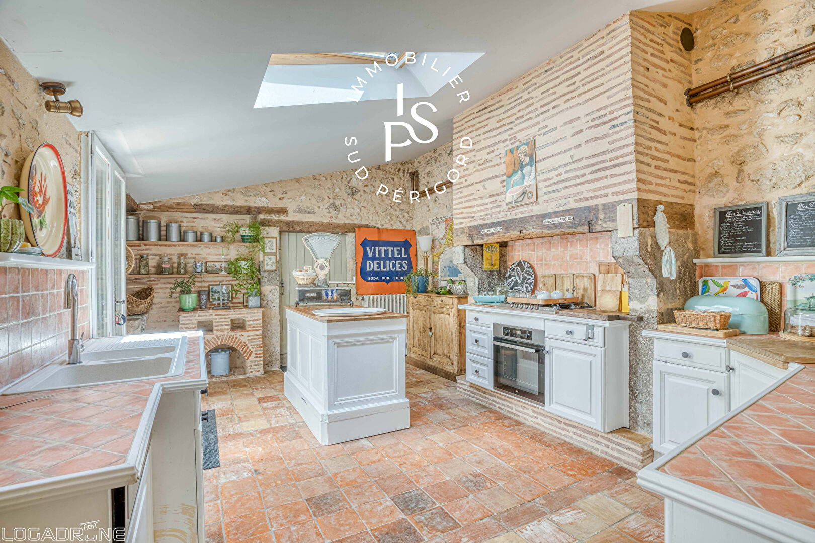 Demeure de prestige en pierre  ideal projet chambres d hotes ou grande maison familiale