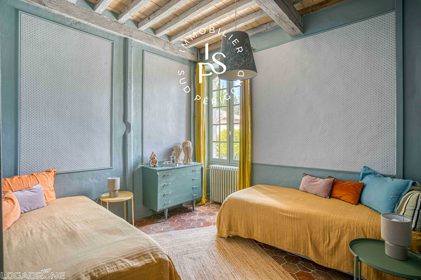 Demeure de prestige en pierre  ideal projet chambres d hotes ou grande maison familiale