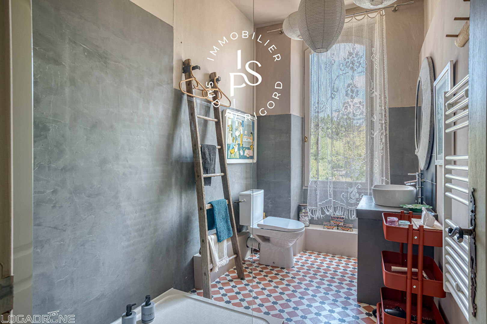 Demeure de prestige en pierre  ideal projet chambres d hotes ou grande maison familiale