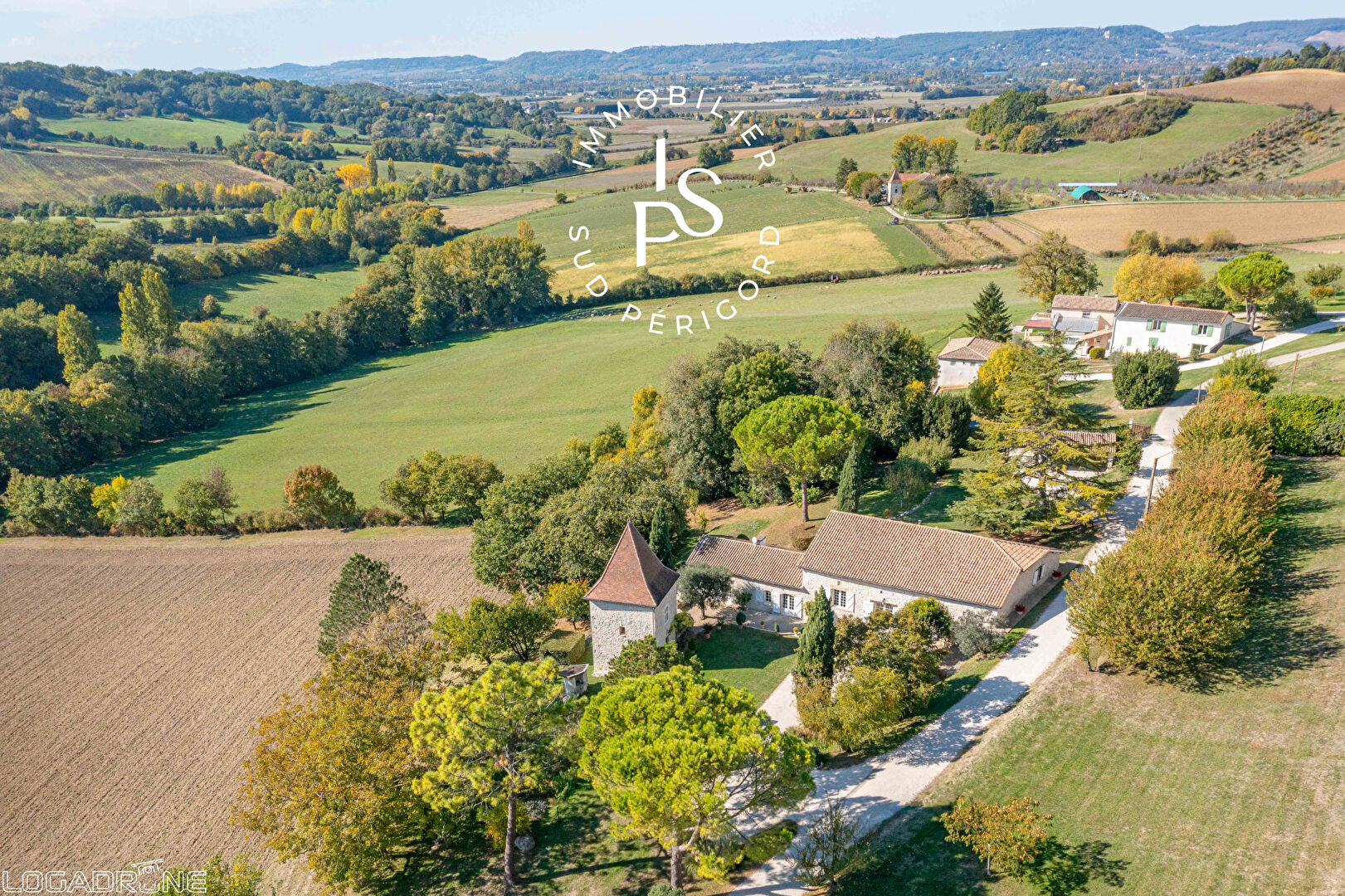 Demeure de prestige avec dépendances sur environ  20 hectares