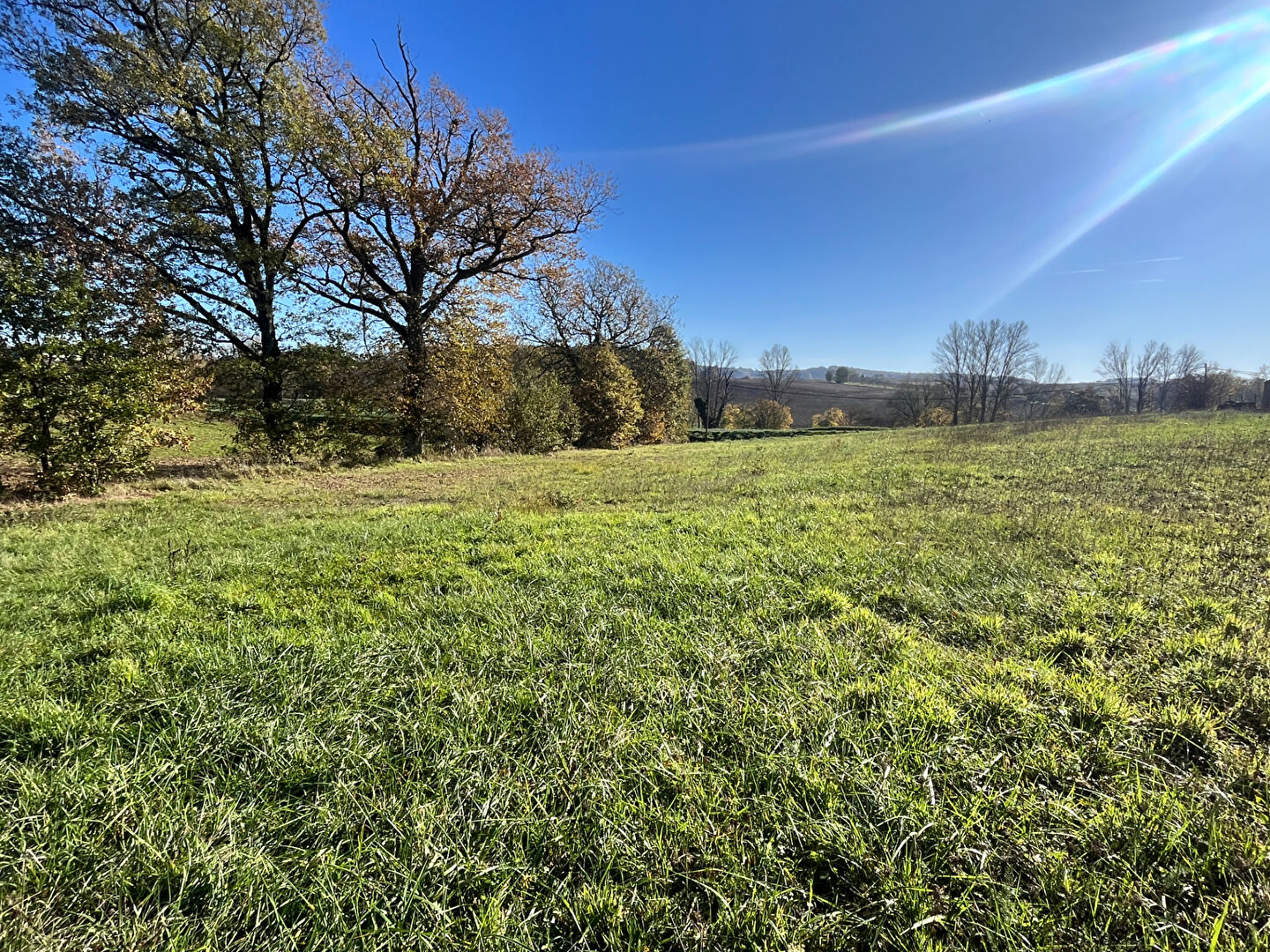 Photo Terrain constructible viabilisé image 2/4