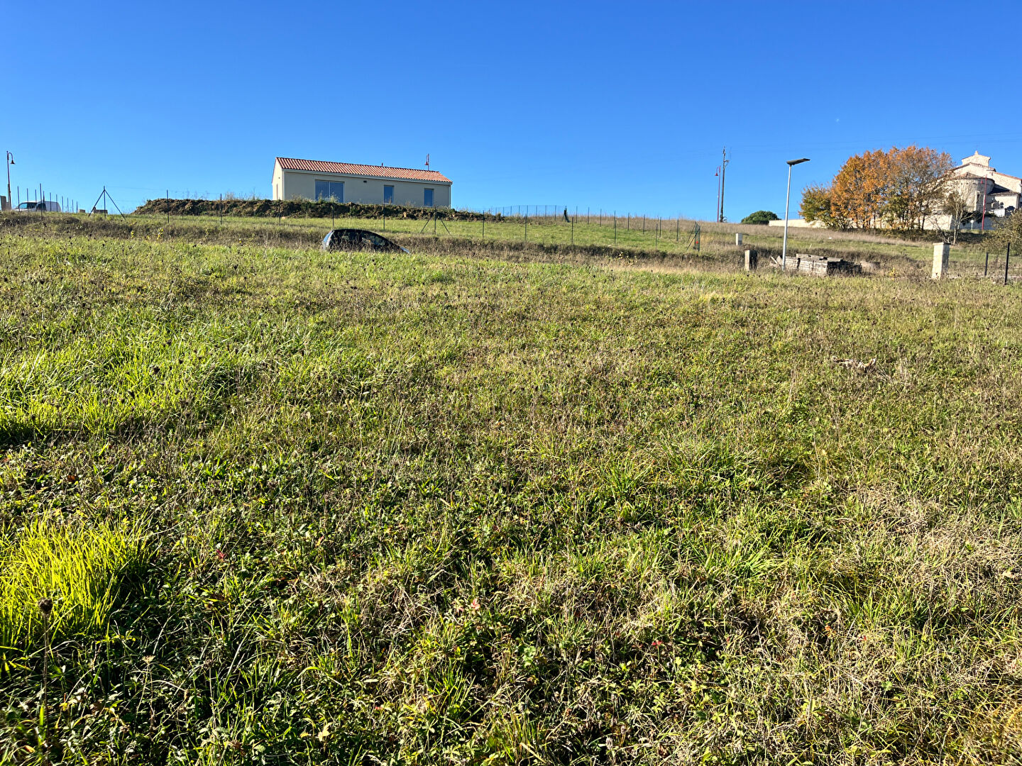 Photo Terrain constructible viabilisé image 3/4