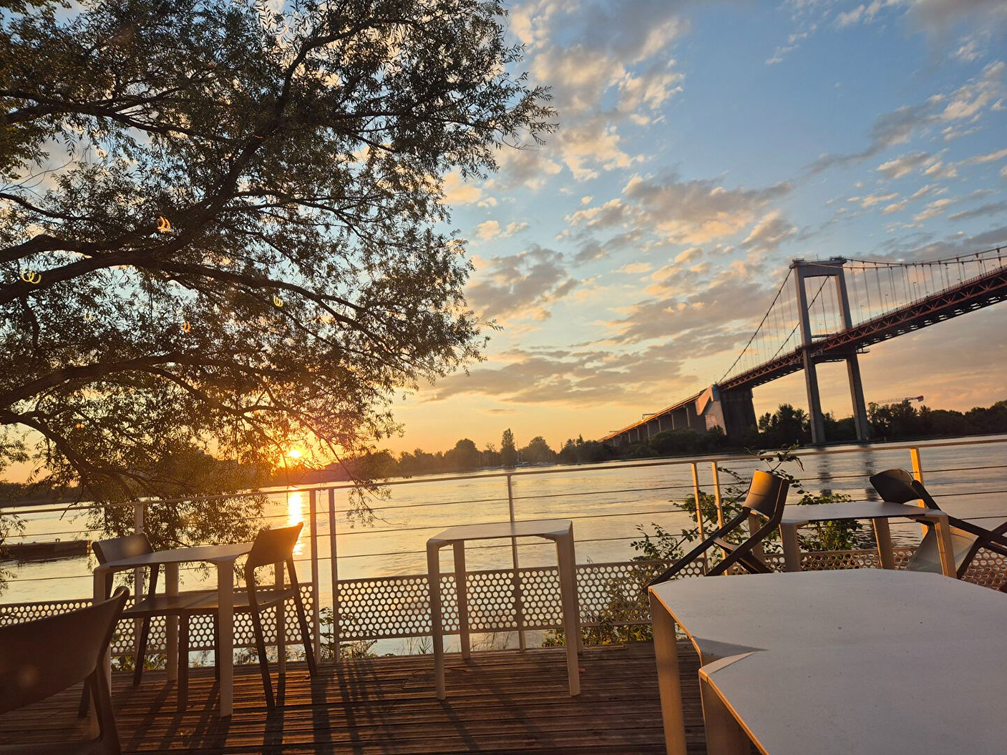 EX GONDOLES - LE CARRELET PONTON-GOURMAND SUR LA GARONNE RIVE DROITE