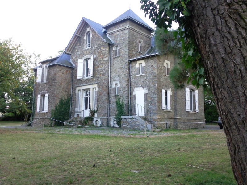 Photo Propriété édifiée sur 6.000 m2 env. image 1/5