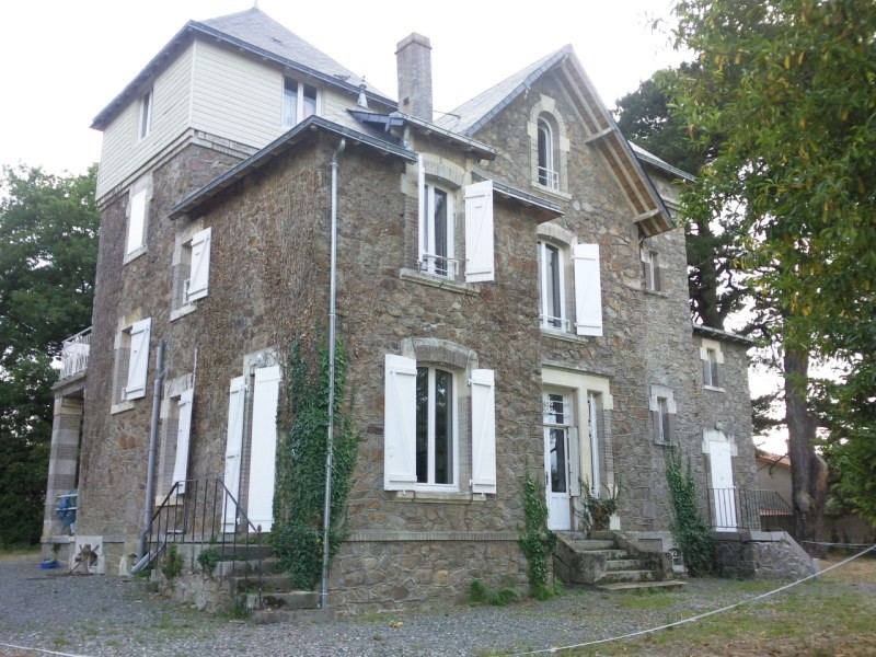 Photo Propriété édifiée sur 6.000 m2 env. image 2/5