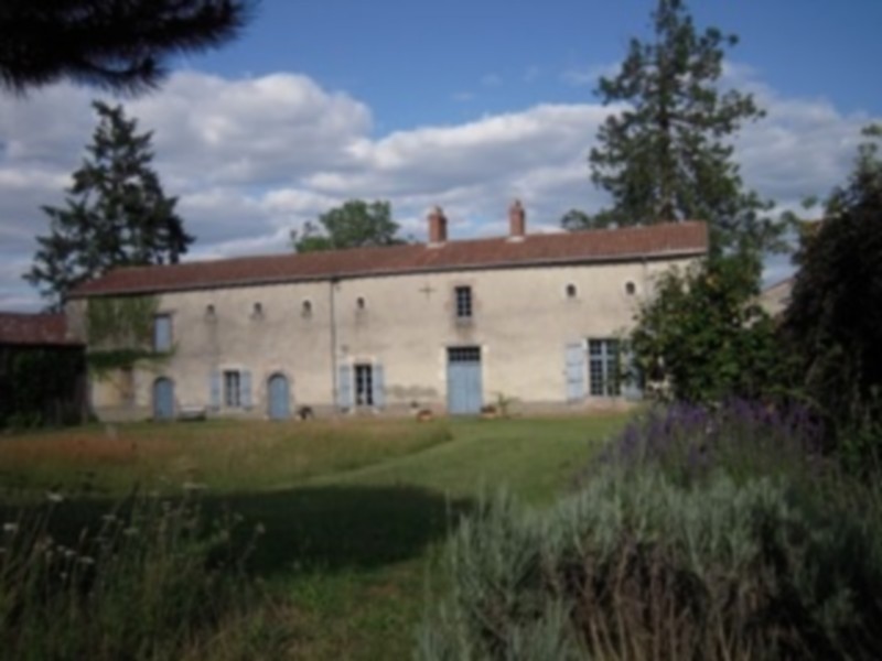 Petit logis et environnement magnifique