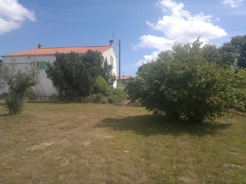 BOURNEZEAU. Maison ancienne de 4 chambre sur 1.533m².