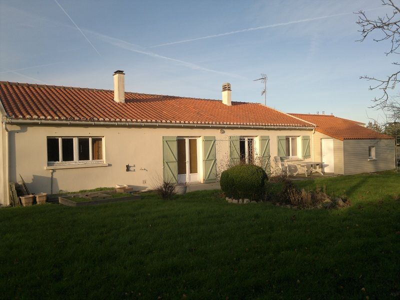 BOURNEZEAU. Maison de plain-pied à proximité des commerces!