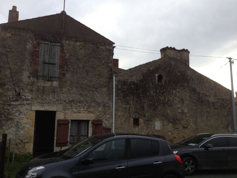 Photo Maison très ancienne à rénover, jardin image 1/1