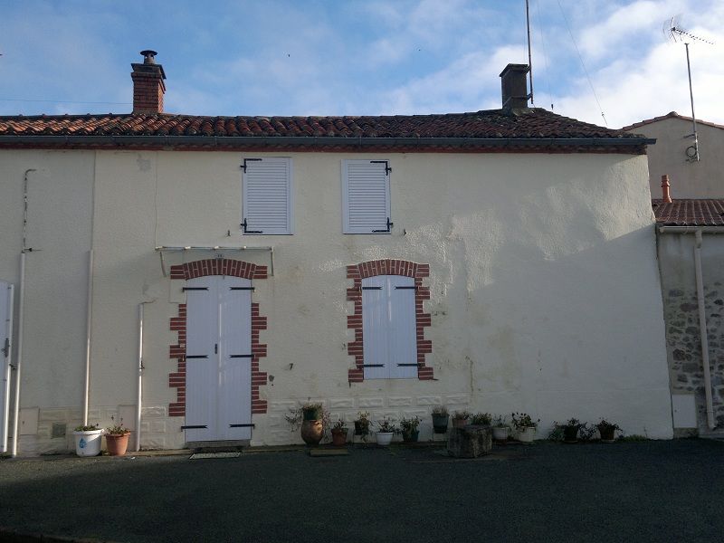 Maison en plein bourg de BOURNEZEAU !
