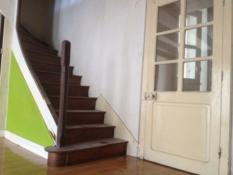 THORIGNY. Centre bourg, maison en pierre, 2 chambres!