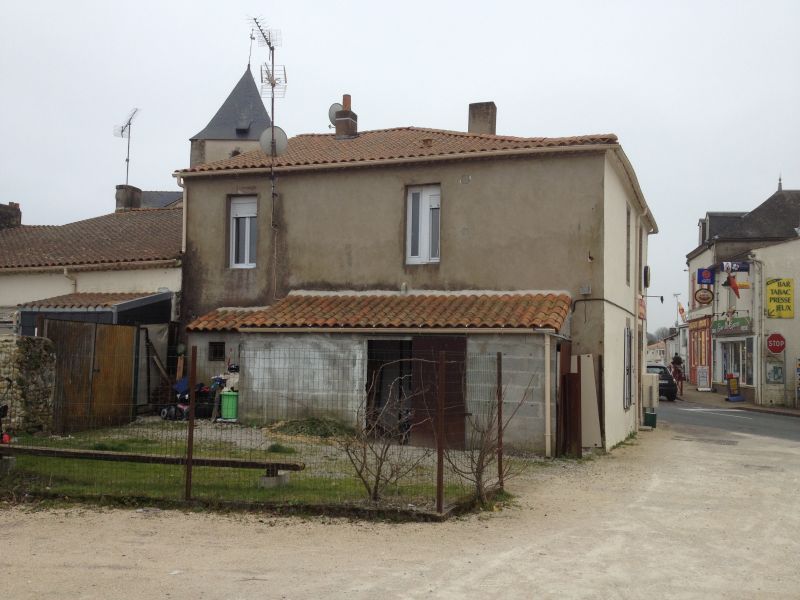 Photo Immeuble de rapport comprenant deux appartements et un bar au RDC image 4/6