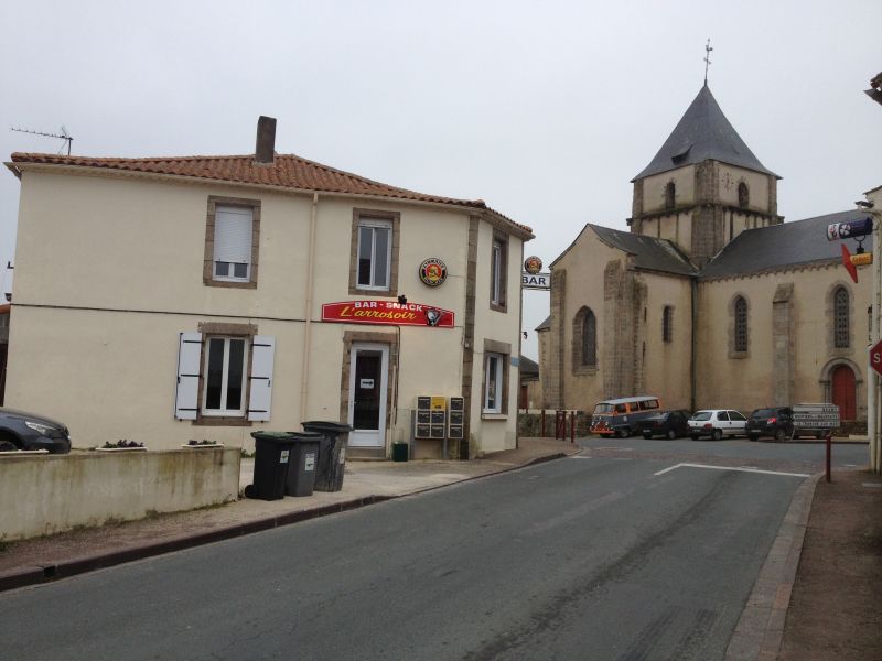 Photo Immeuble de rapport comprenant deux appartements et un bar au RDC image 6/6