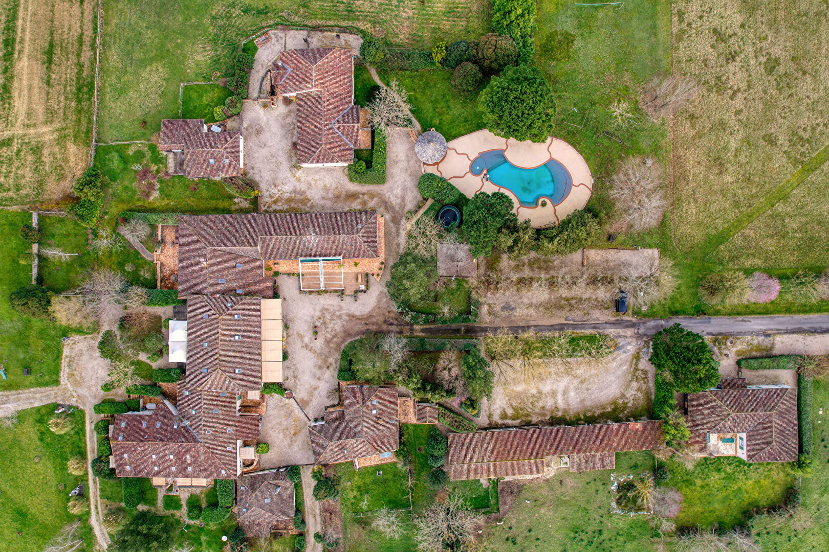 Domaine d'exception en pierre du XVI siècle, entièrement restauré  : un cadre unique pour un projet familial d'envergure en Vallée du Lot, aux portes du Périgord