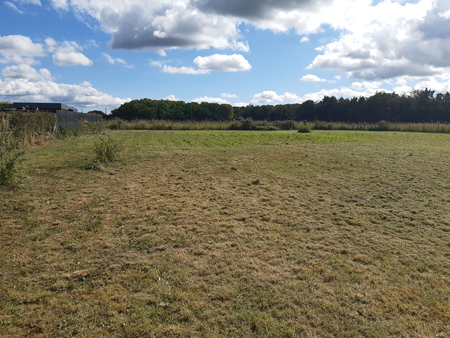 Terrain constructible bien placé 1371 m²