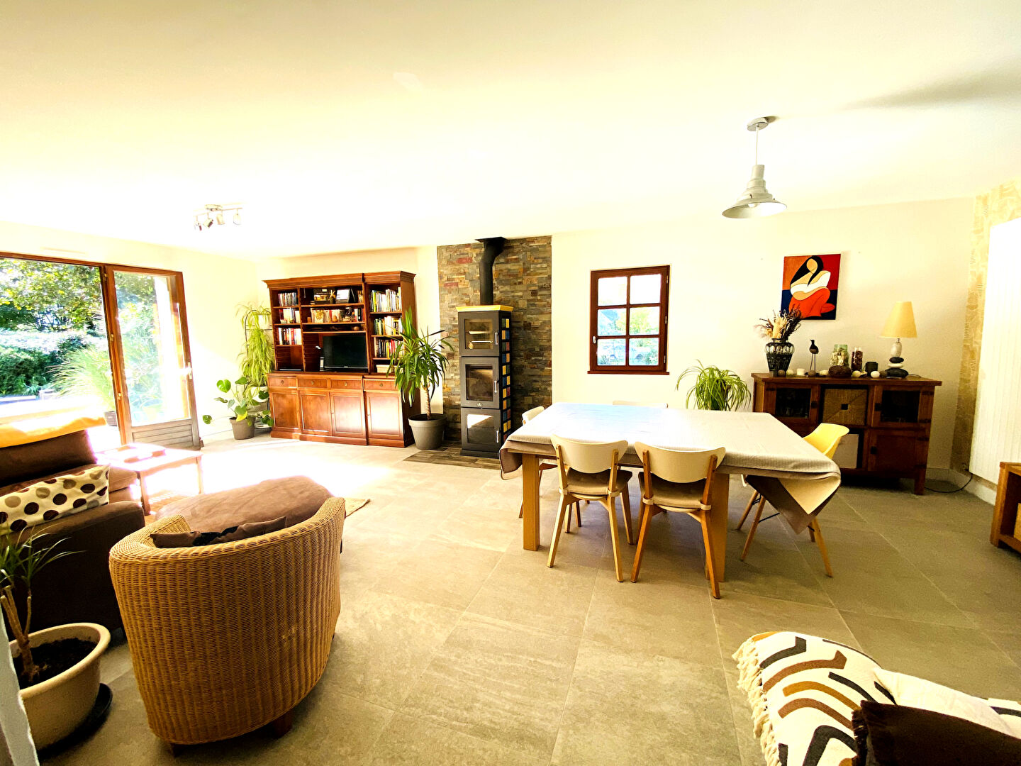 Photo Maison spacieuse au coeur d'un écrin de verdure image 2/6