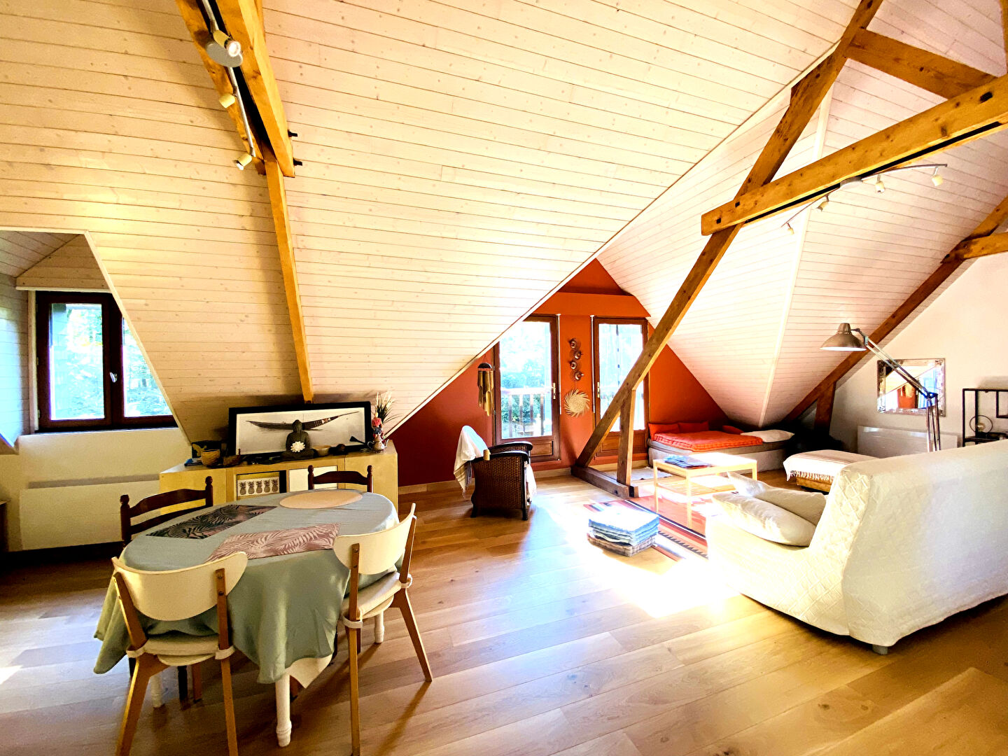 Photo Maison spacieuse au coeur d'un écrin de verdure image 3/6