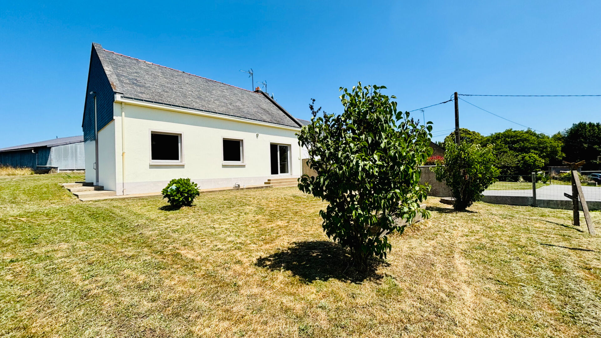 Photo MAISON DE PLAIN PIED AVEC DÉPENDANCES - FÉREL image 1/6