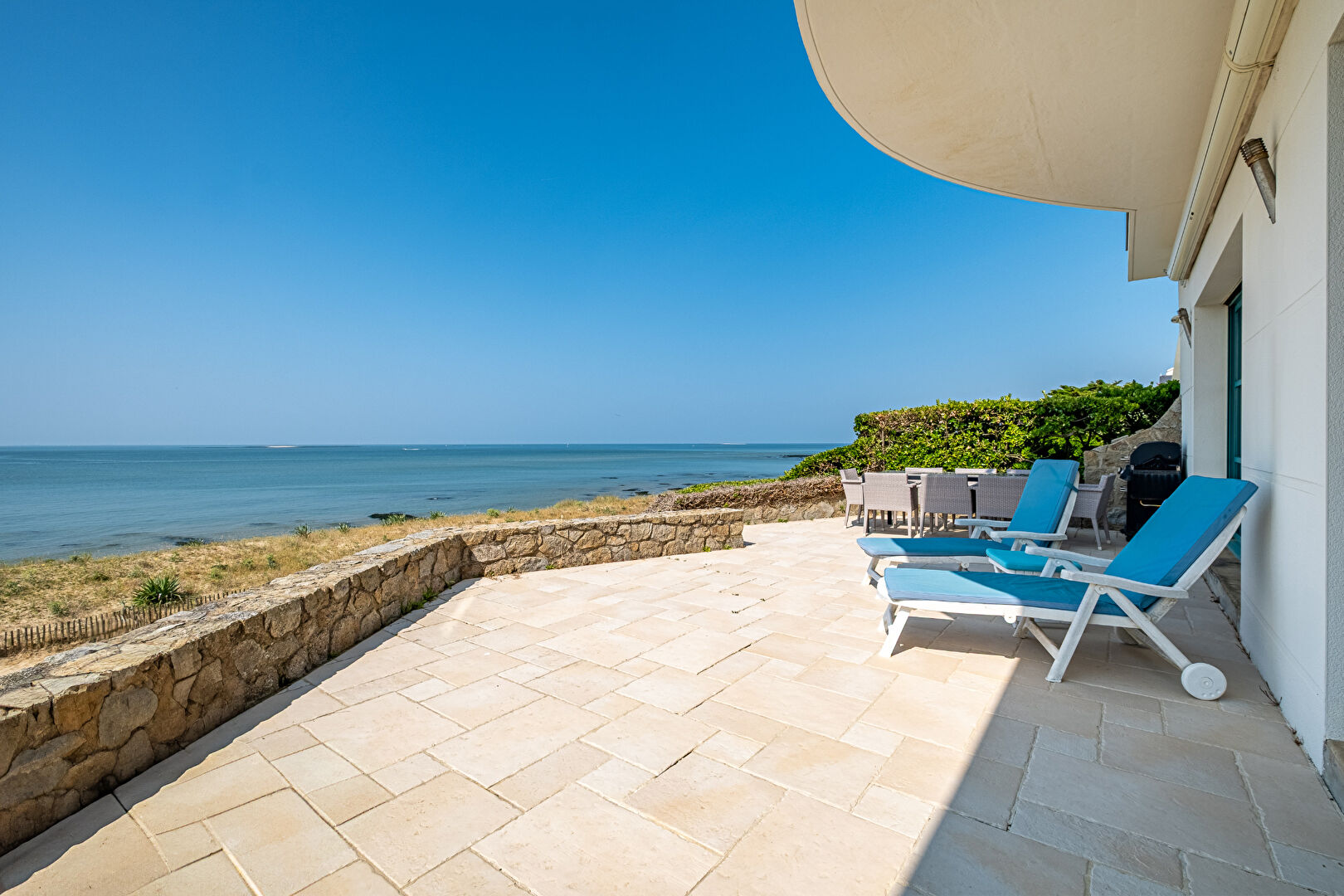 Villa sur la plage de bonne source