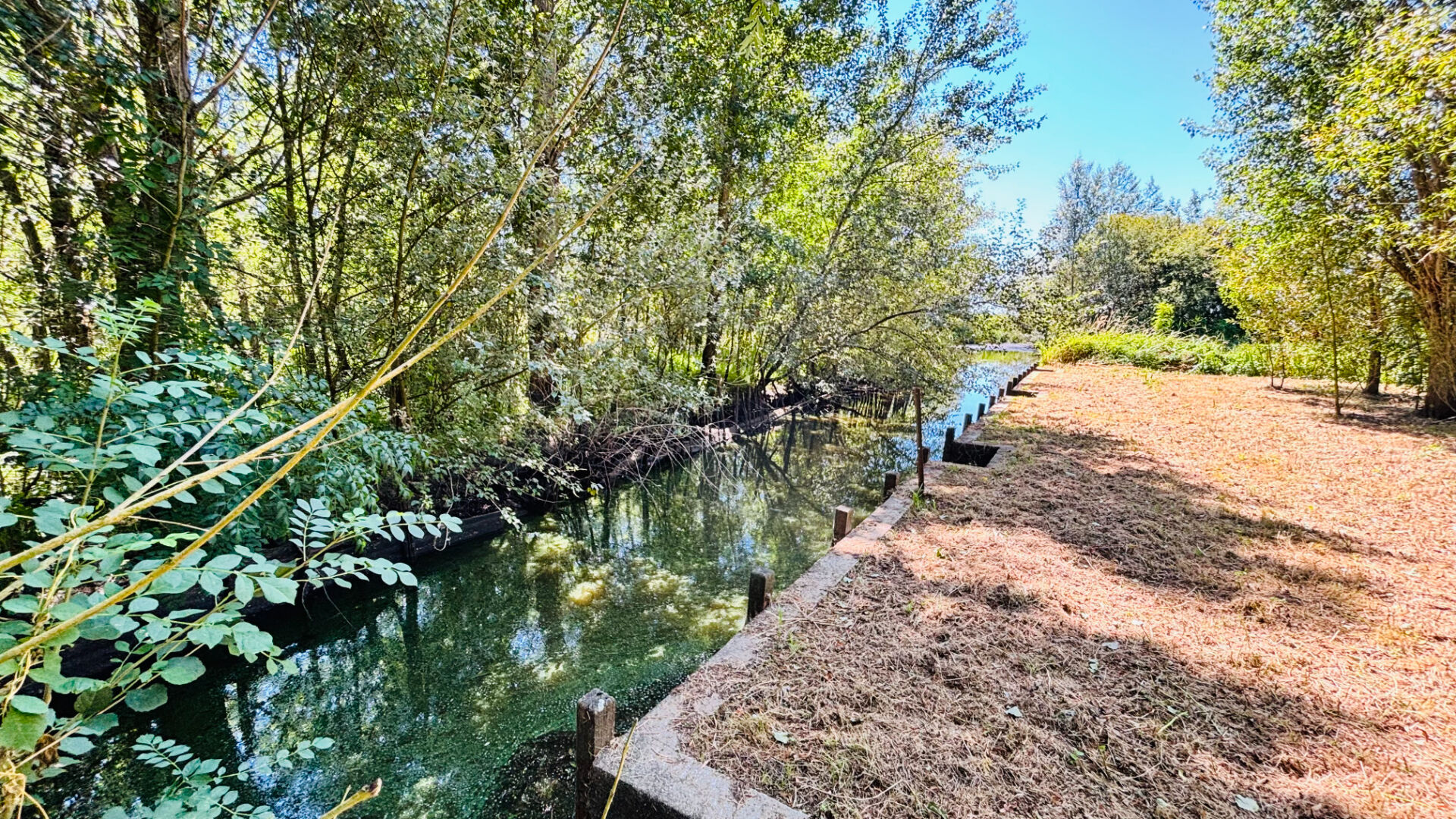 Photo Terrain à bâtir d'exception, Île de Fédrun (Saint-Joachim) image 2/6