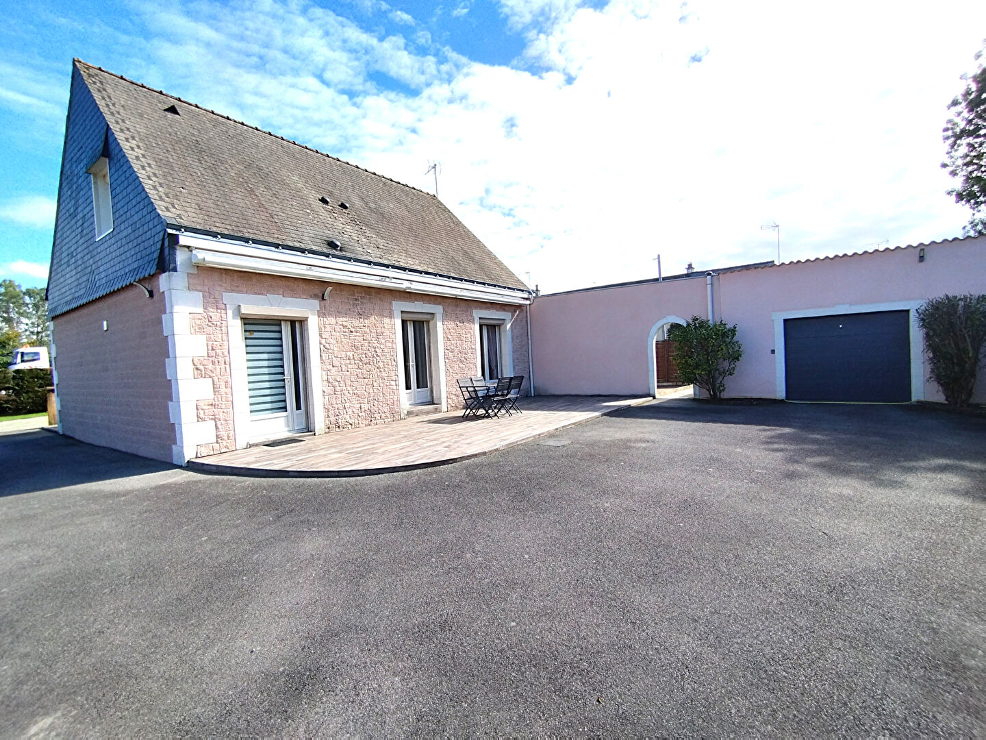 Photo Maison Besne 6 pièce(s) 98.37 m2 image 1/6