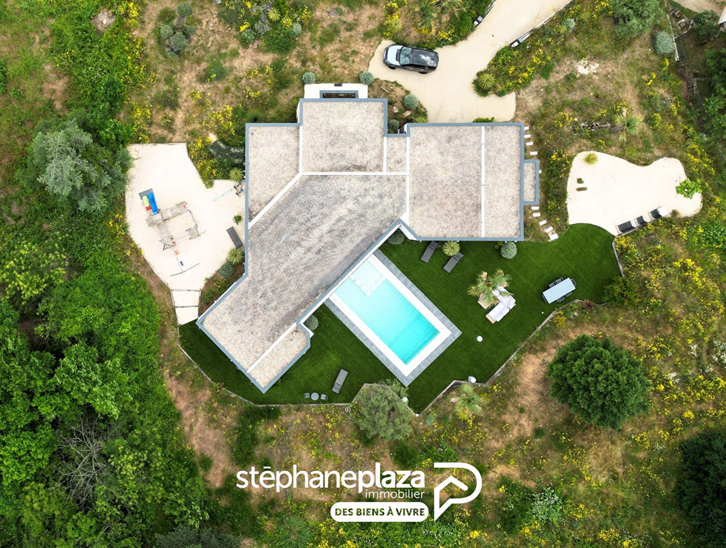 Photo OPPORTUNITE - Exceptionnelle maison de Luxe de 411 m² sur un terrain de 13200 m² image 3/6
