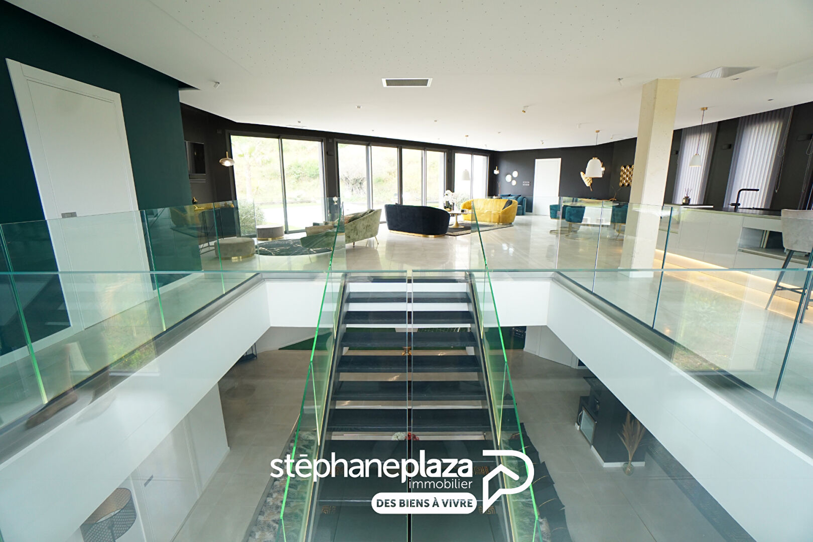 Photo OPPORTUNITE - Exceptionnelle maison de Luxe de 411 m² sur un terrain de 13200 m² image 6/6